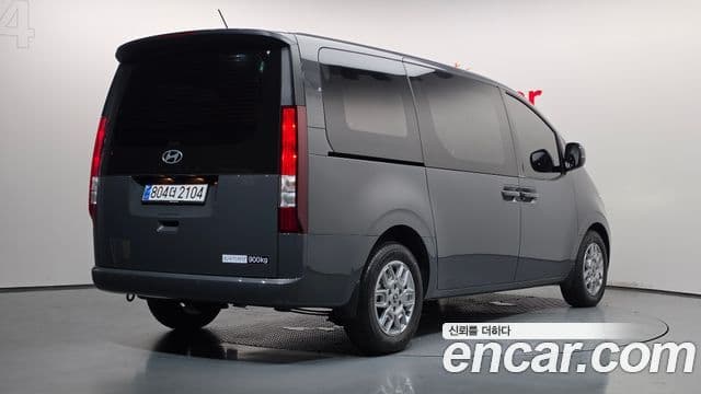 Hyundai Staria 2025 — Photo 1/20
