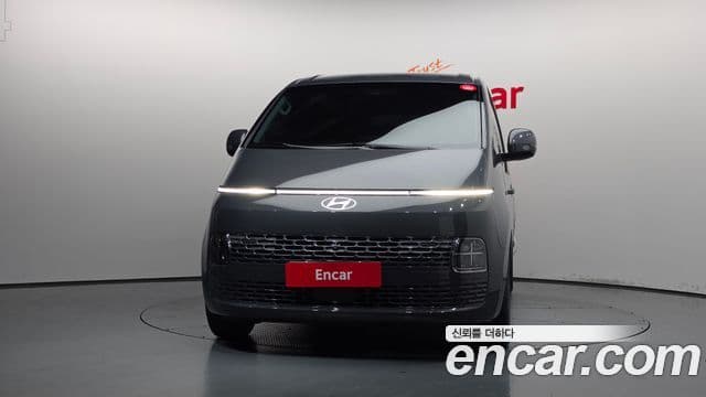 Hyundai Staria 2025 — Photo 9/20