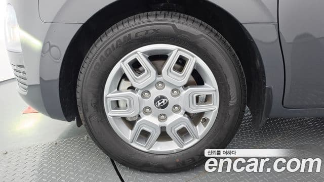 Hyundai Staria 2025 — Photo 4/20