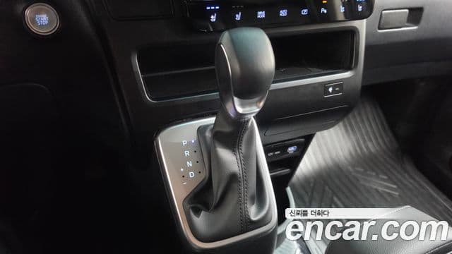 Hyundai Staria 2025 — Photo 19/20