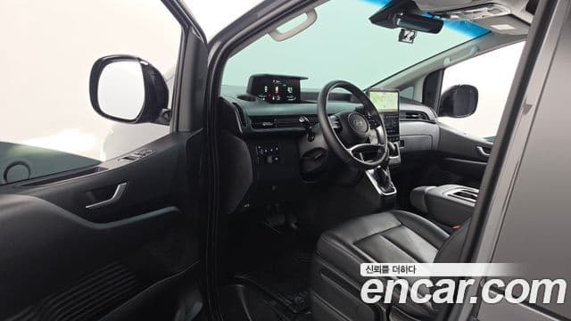 Hyundai Staria 2025 — Photo 14/20