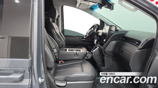Hyundai Staria 2025 — Photo 16/20