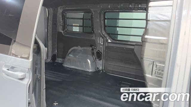 Hyundai Staria 2025 — Photo 13/20