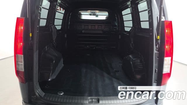 Hyundai Staria 2025 — Photo 2/20
