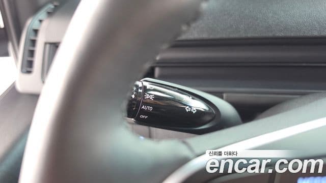 Hyundai Staria 2025 — Photo 17/20
