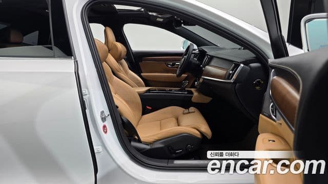 Volvo S90 2019 — Şəkil 28/39