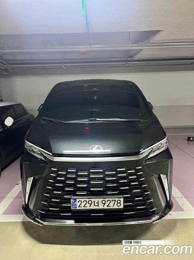 Lexus LM 2025 — ფოტო 1/8