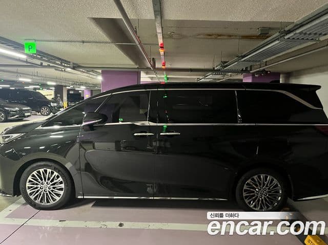 Lexus LM 2025 — ფოტო 6/8