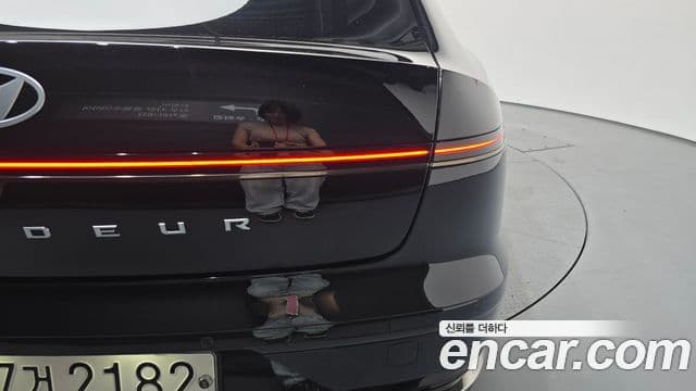Hyundai Grandeur Hybrid 2023 — Şəkil 10/32