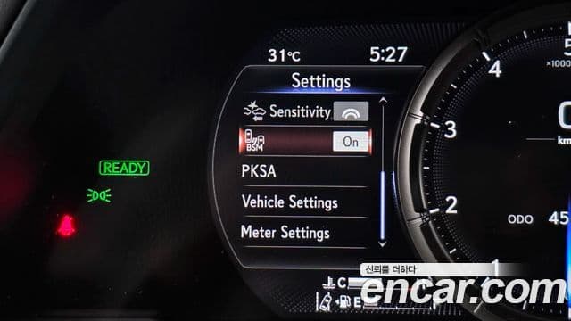 Lexus UX250h 2020 — Photo 17/32