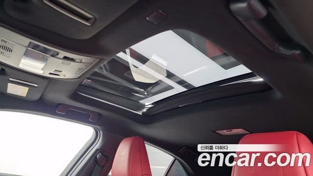 Lexus UX250h 2020 — Photo 19/32