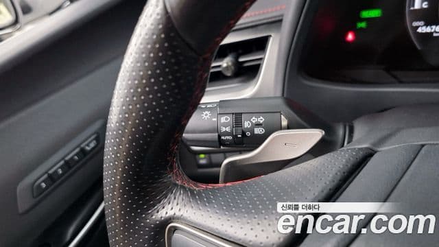 Lexus UX250h 2020 — Photo 32/32