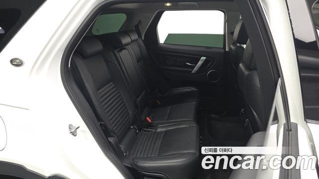 Land Rover Discovery Sport 2020 — Фото 12/20