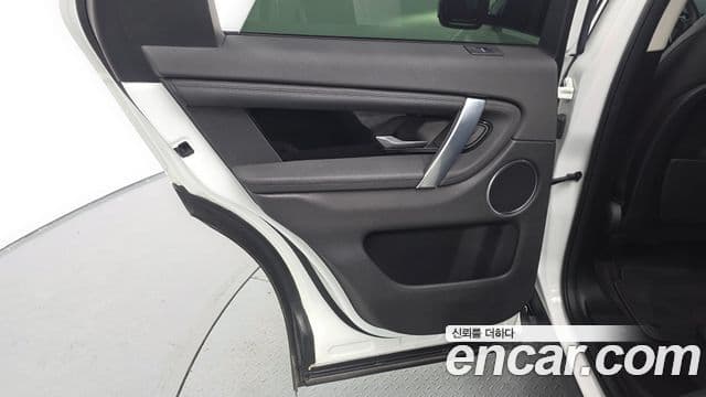Land Rover Discovery Sport 2020 — ფოტო 7/31