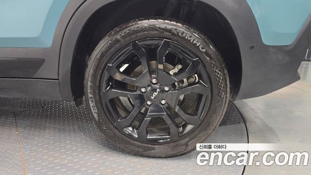Kia Seltos 2023 — Şəkil 18/32