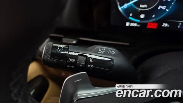 Kia Carnival 2021 — Şəkil 32/34
