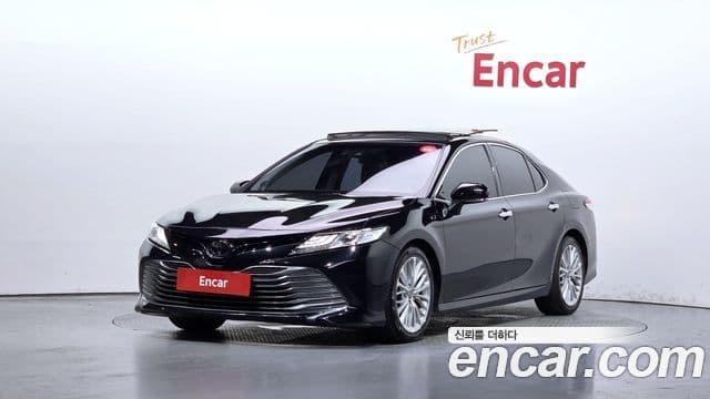 Toyota Camry 2018 — Şəkil 16/33