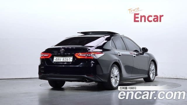 Toyota Camry 2018 — Şəkil 1/33