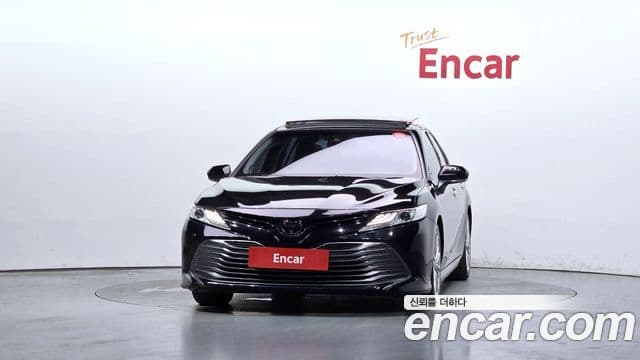 Toyota Camry 2018 — Şəkil 17/33
