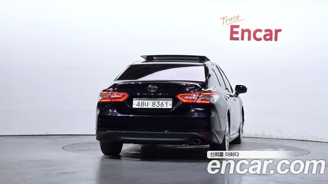 Toyota Camry 2018 — Şəkil 8/33
