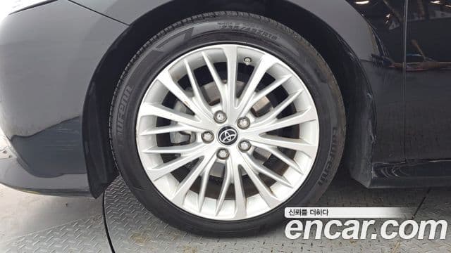 Toyota Camry 2018 — Şəkil 2/33