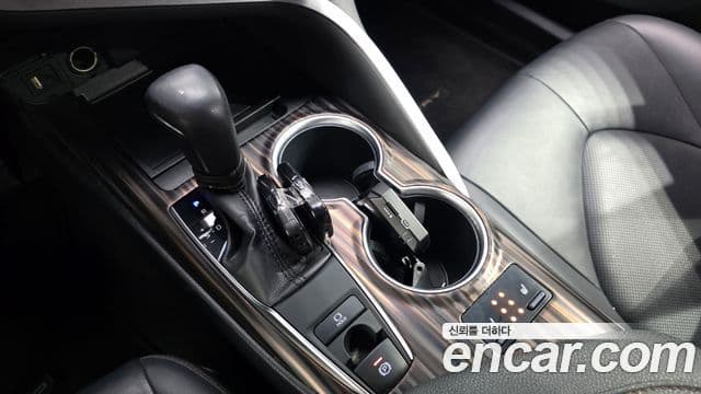 Toyota Camry 2018 — Şəkil 14/33