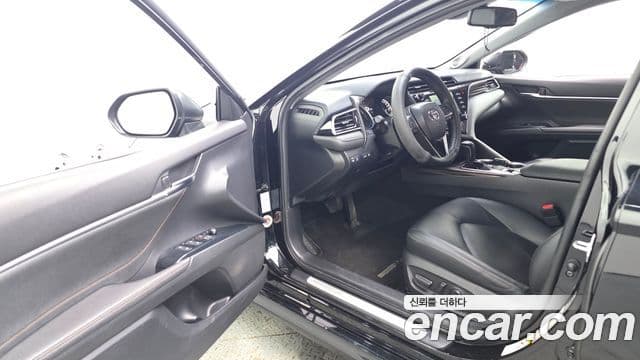 Toyota Camry 2018 — Şəkil 10/33