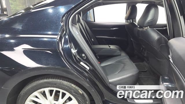 Toyota Camry 2018 — Şəkil 13/33