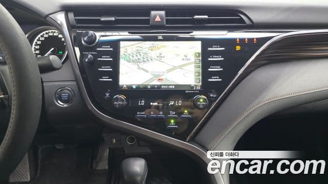 Toyota Camry 2018 — Şəkil 31/33