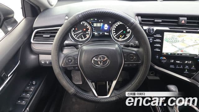Toyota Camry 2018 — Şəkil 27/33