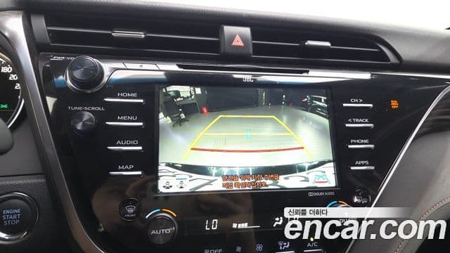 Toyota Camry 2018 — Şəkil 23/33