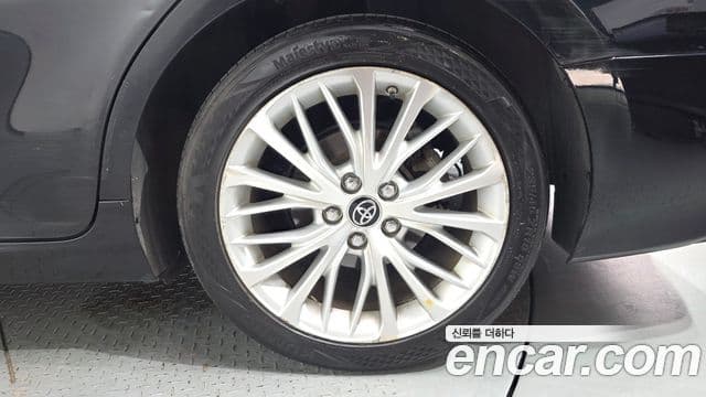 Toyota Camry 2018 — Şəkil 6/33