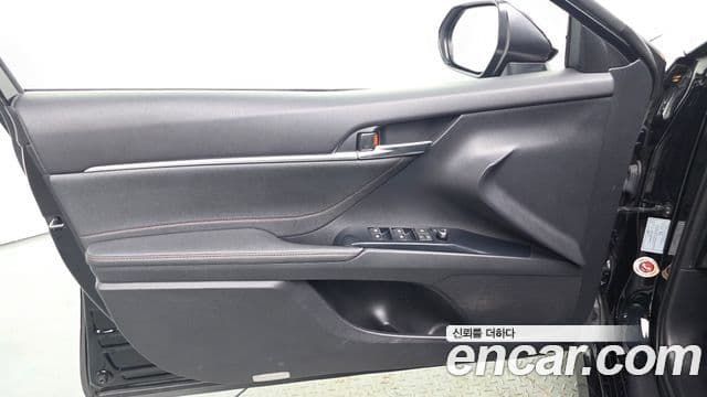 Toyota Camry 2018 — Şəkil 33/33