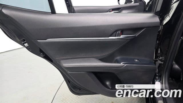 Toyota Camry 2018 — Şəkil 7/33