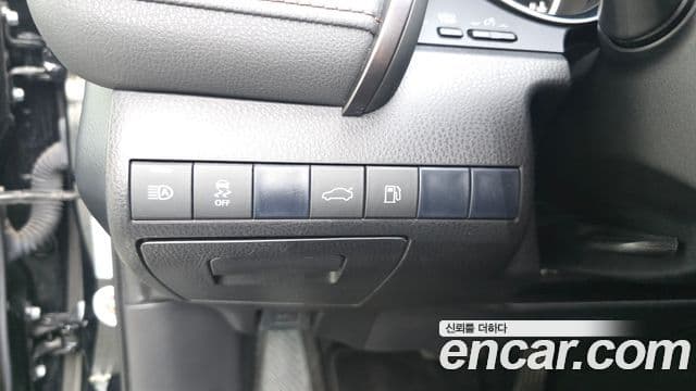 Toyota Camry 2018 — Şəkil 30/33