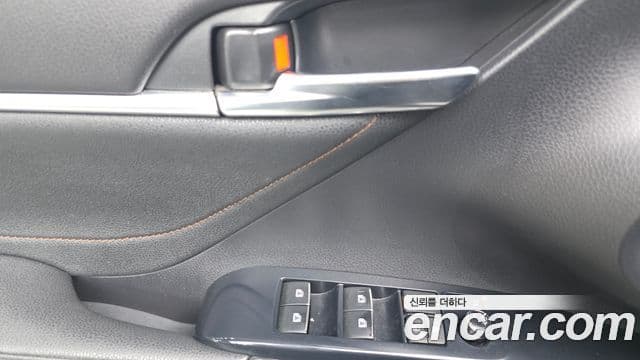Toyota Camry 2018 — Şəkil 4/33