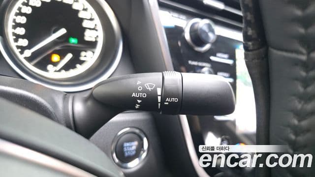 Toyota Camry 2018 — Şəkil 11/33