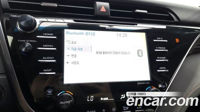 Toyota Camry 2018 — Şəkil 12/33
