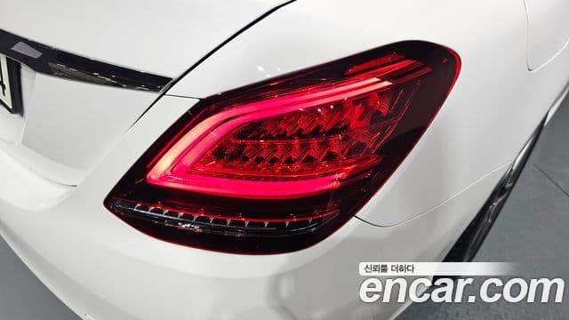 Mercedes-Benz C-Class 2020 — Şəkil 33/35