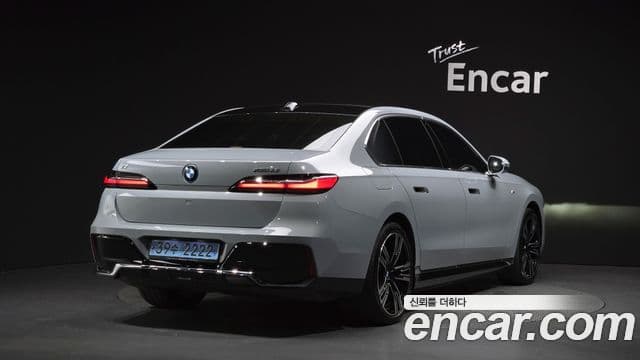 BMW i7 2024 — Photo 26/32