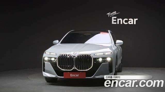 BMW i7 2024 — Photo 11/32