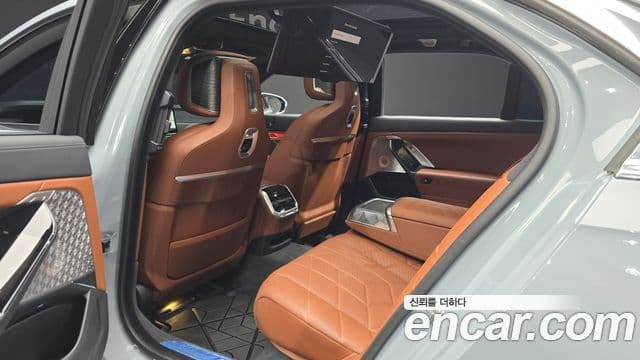 BMW i7 2024 — Photo 23/32