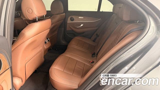 Mercedes-Benz E-Class 2022 — Фото 16/19