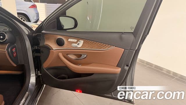 Mercedes-Benz E-Class 2022 — Фото 19/19