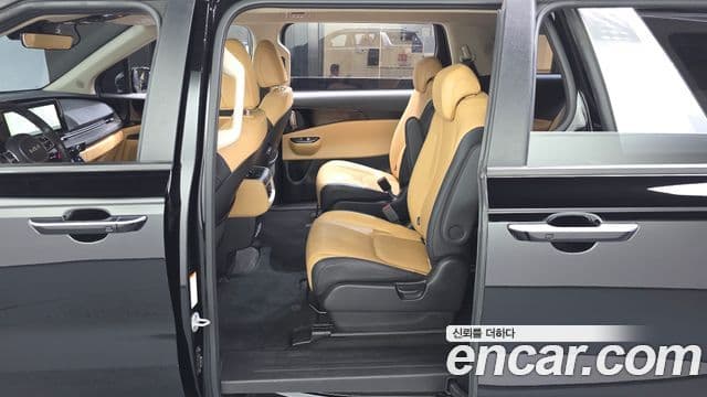 Kia Carnival 2022 — Şəkil 29/32