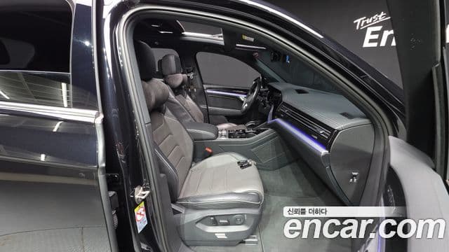 Volkswagen Touareg 2021 — Photo 18/36