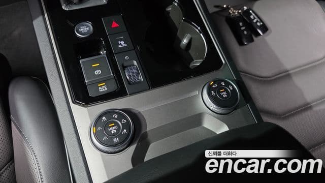 Volkswagen Touareg 2021 — Photo 8/36