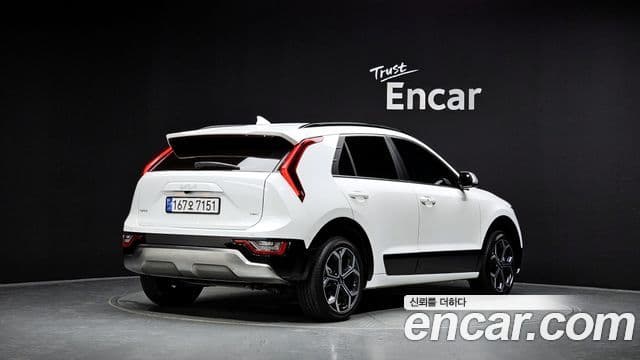 Kia Niro 2023 — Фото 2/20