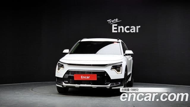 Kia Niro 2023 — Фото 3/20
