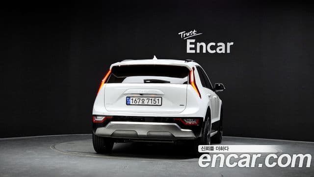 Kia Niro 2023 — Фото 4/20